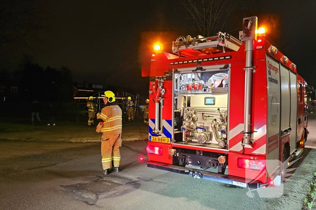 Brandweer blust brand bij speeltoestsel
