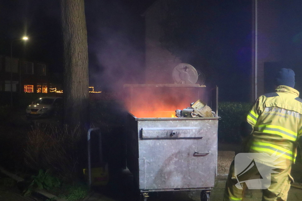 Afgesloten container in brand
