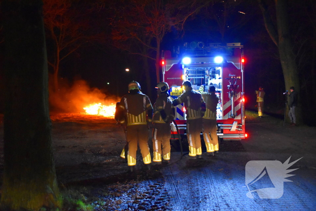 Caravan tot grond toe afgebrand