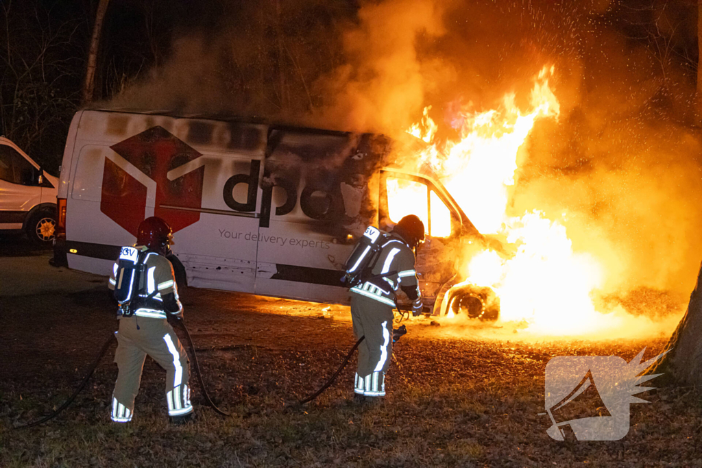 Bestelbus DPD door brand verwoest