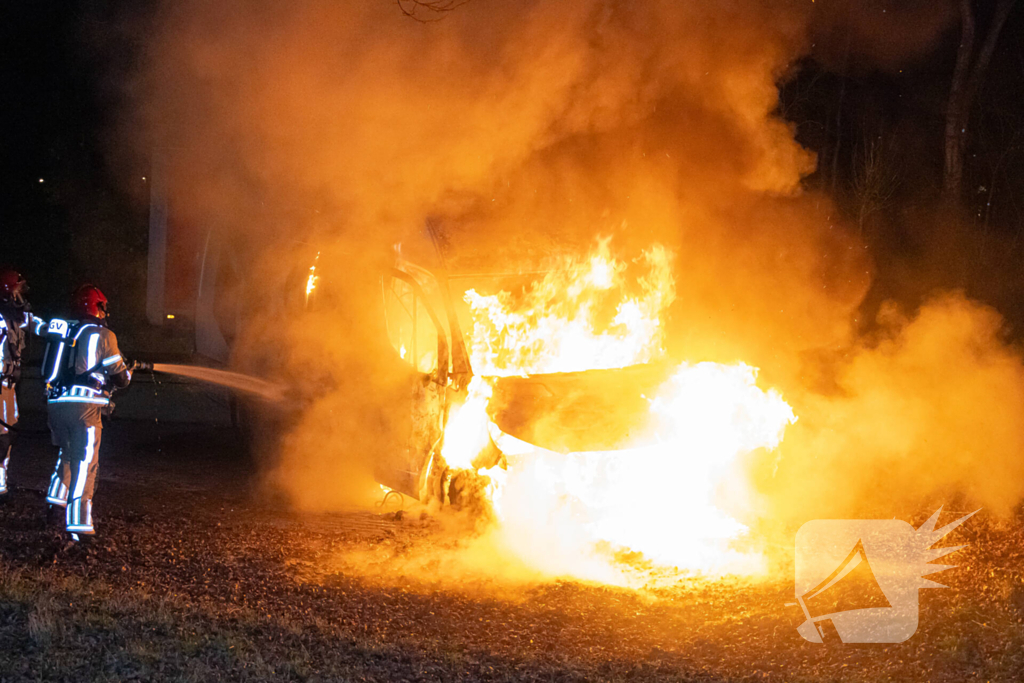 Bestelbus DPD door brand verwoest