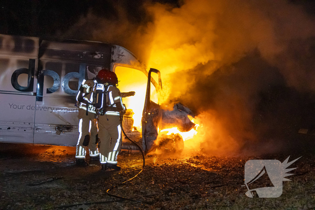 Bestelbus DPD door brand verwoest