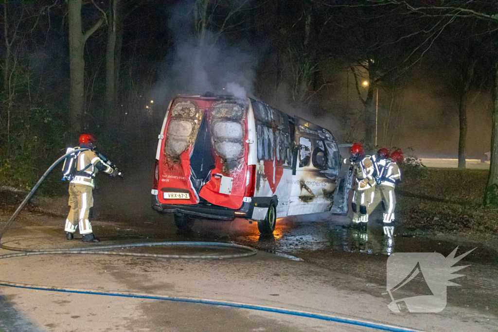 Bestelbus DPD door brand verwoest