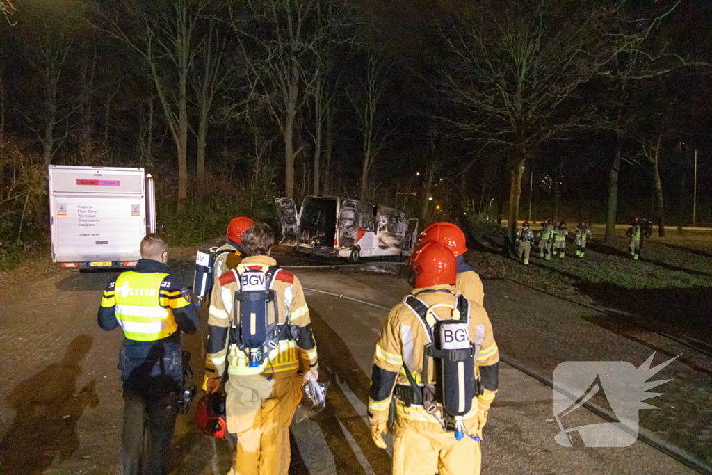 Bestelbus DPD door brand verwoest