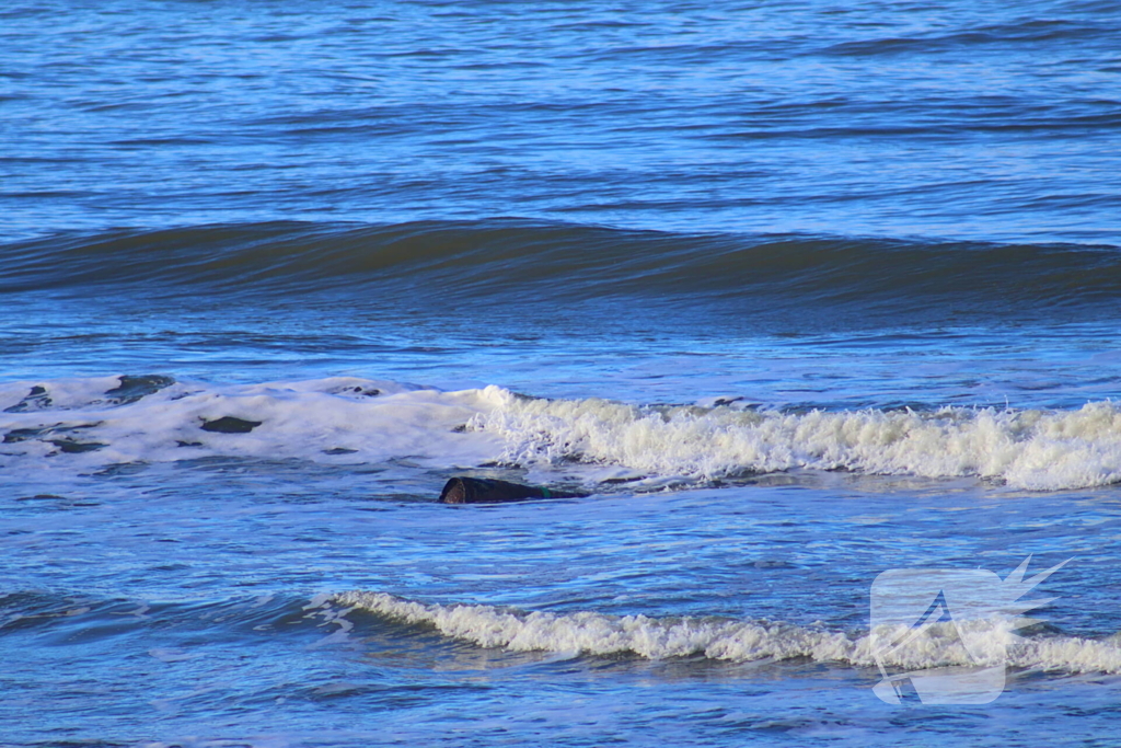 Vat met mogelijk chloorgas aangetroffen op strand