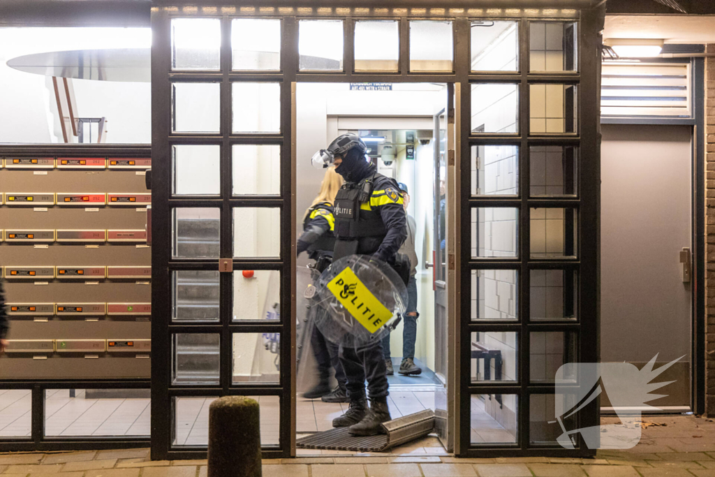 Politie doet onderzoek naar steekpartij en houdt mogelijke verdachte aan