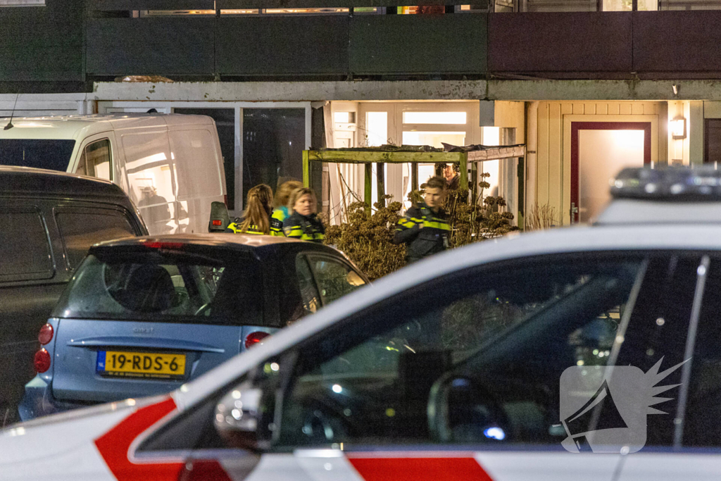 Politie doet onderzoek naar steekpartij en houdt mogelijke verdachte aan