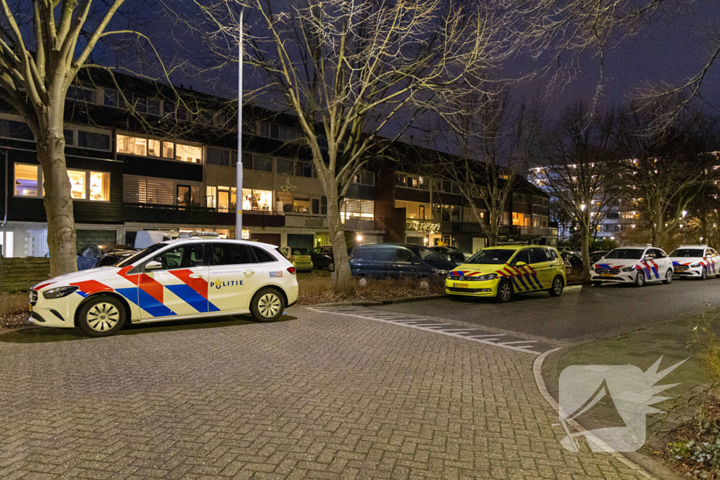 Politie doet onderzoek naar steekpartij en houdt mogelijke verdachte aan