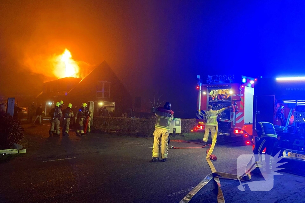 Brandweer groots ingezet voor woningbrand