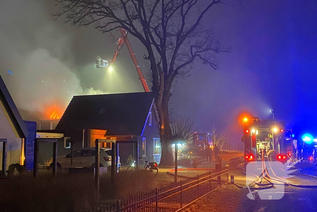 Brandweer groots ingezet voor woningbrand