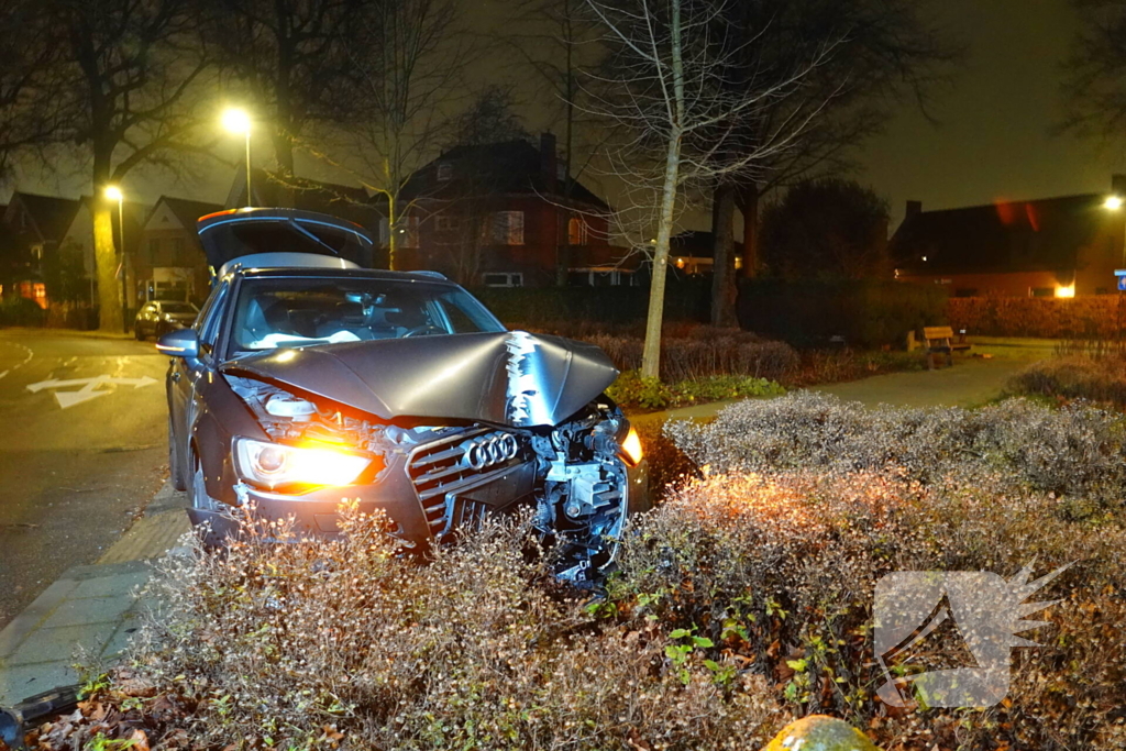Bestuurder slaat op de vlucht na crash