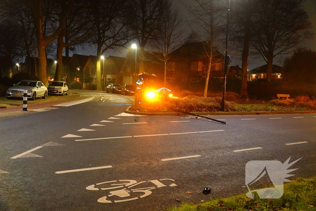 Bestuurder slaat op de vlucht na crash