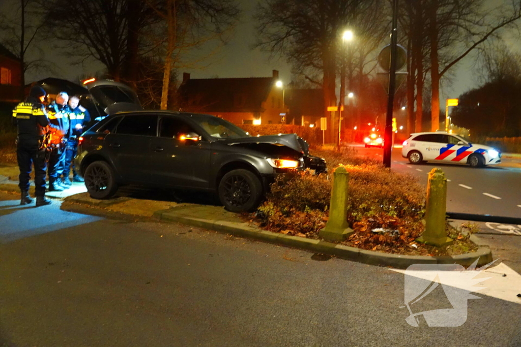 Bestuurder slaat op de vlucht na crash