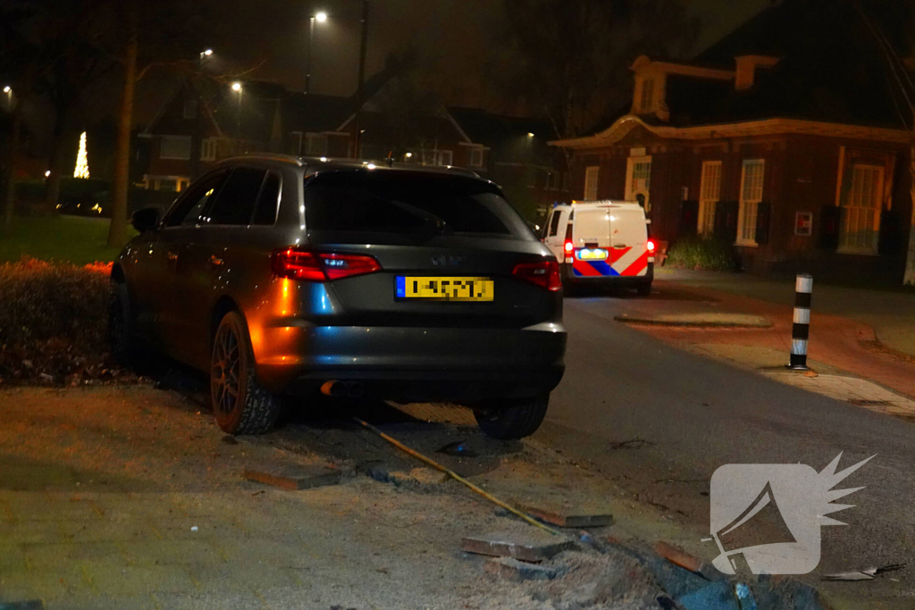 Bestuurder slaat op de vlucht na crash