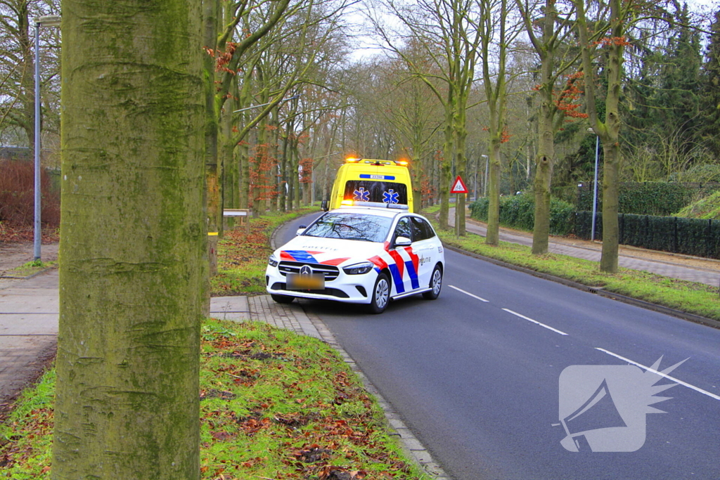 Automobilist knalt achterop vrachtwagen en raakt gewond