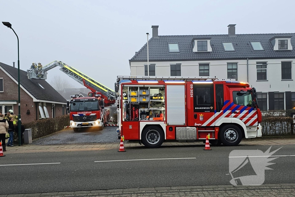 Brandweer bestrijdt schoorsteenbrand