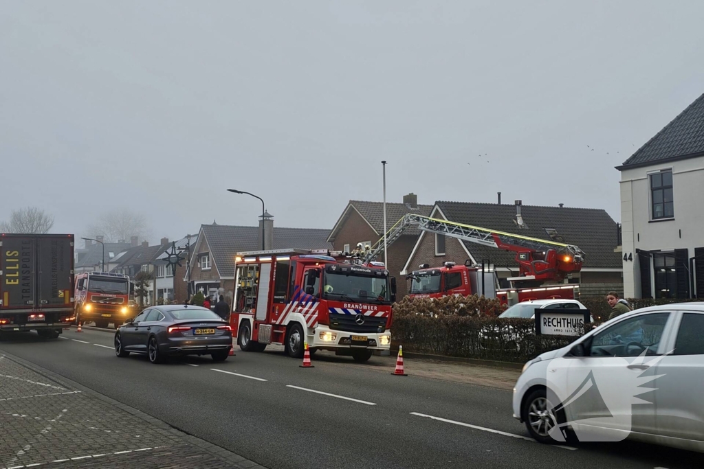 Brandweer bestrijdt schoorsteenbrand