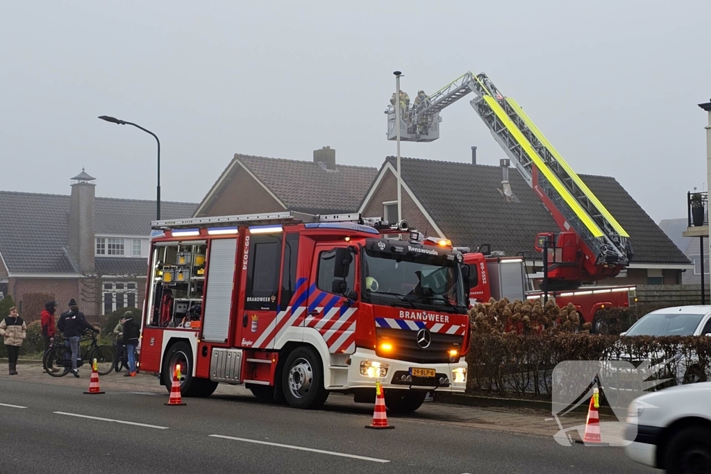 Brandweer bestrijdt schoorsteenbrand