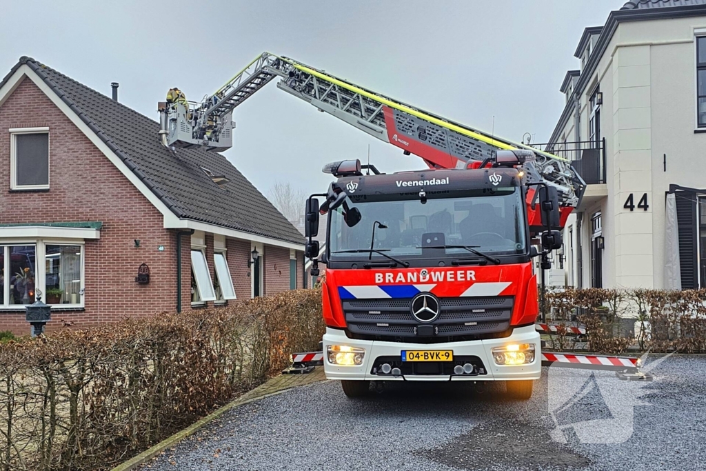 Brandweer bestrijdt schoorsteenbrand