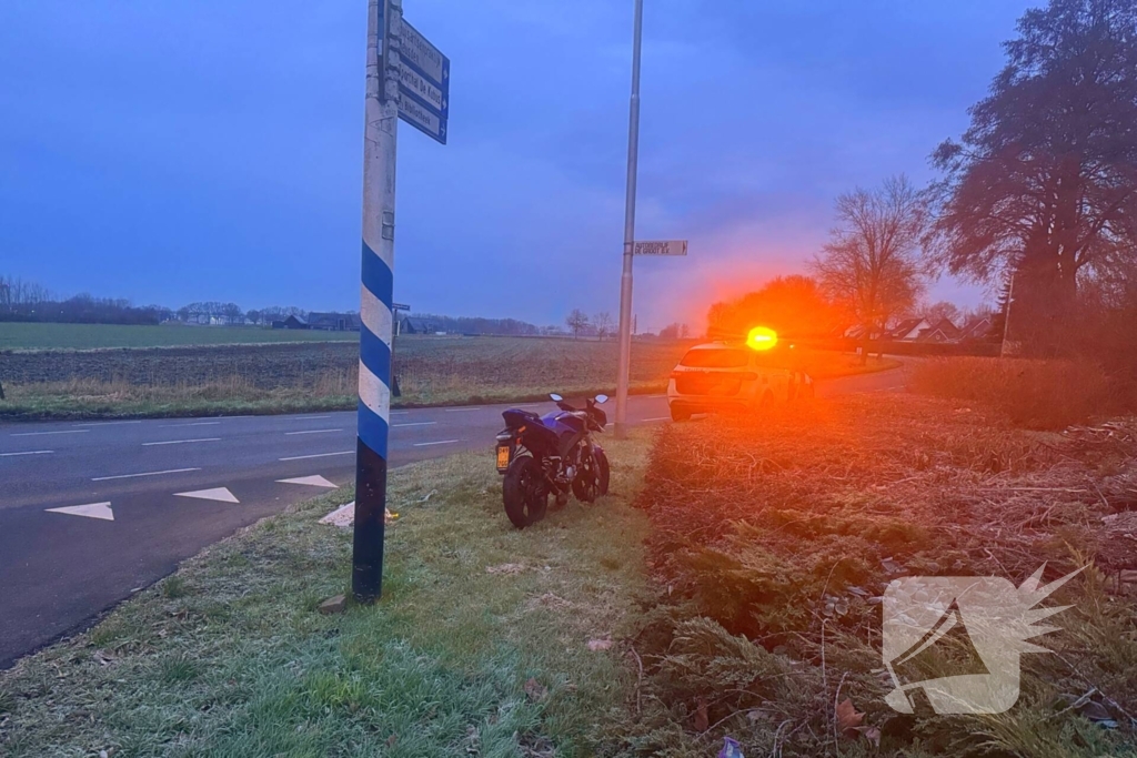 Motorrijder gaat onderuit en raakt gewond