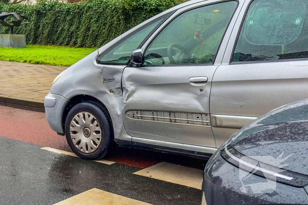 Auto's lopen fikse schade op bij ongeval
