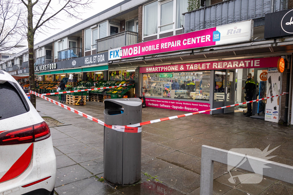 Politie doet onderzoek naar een overval op winkel