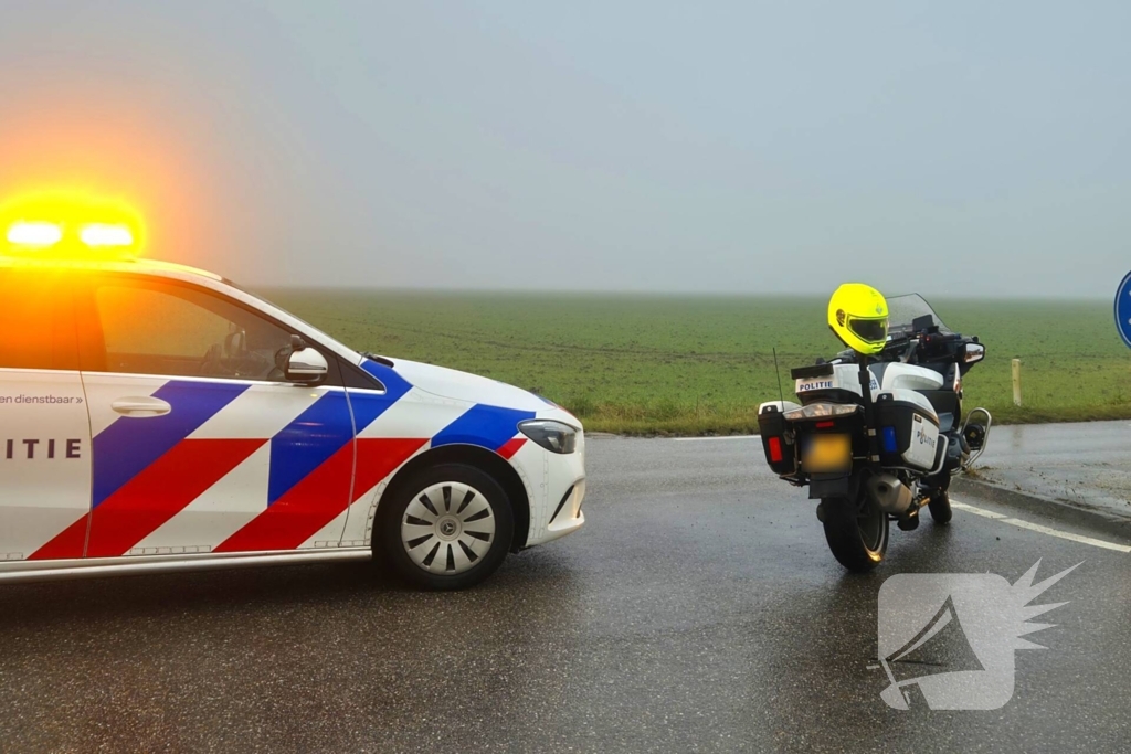 Twee voertuigen belanden in sloot na aanrijding