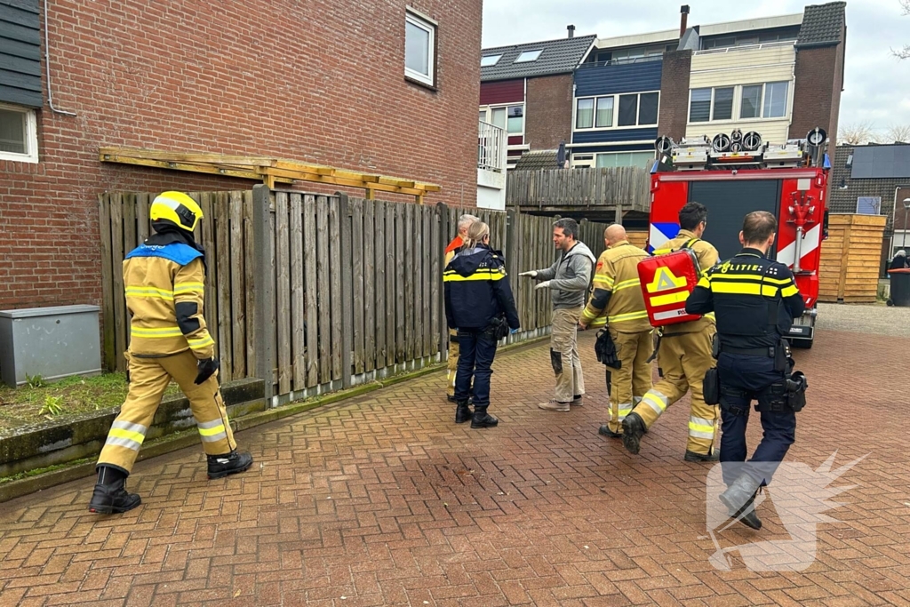 Persoon vast in kruipruimte