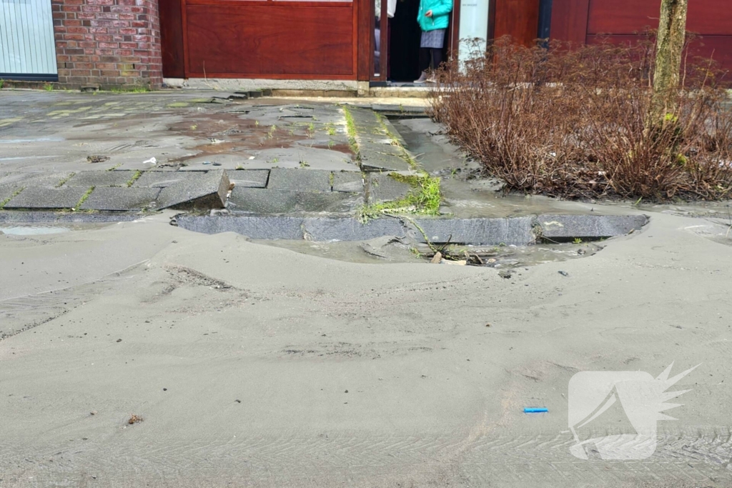 Sinkhole voor woning ontstaan