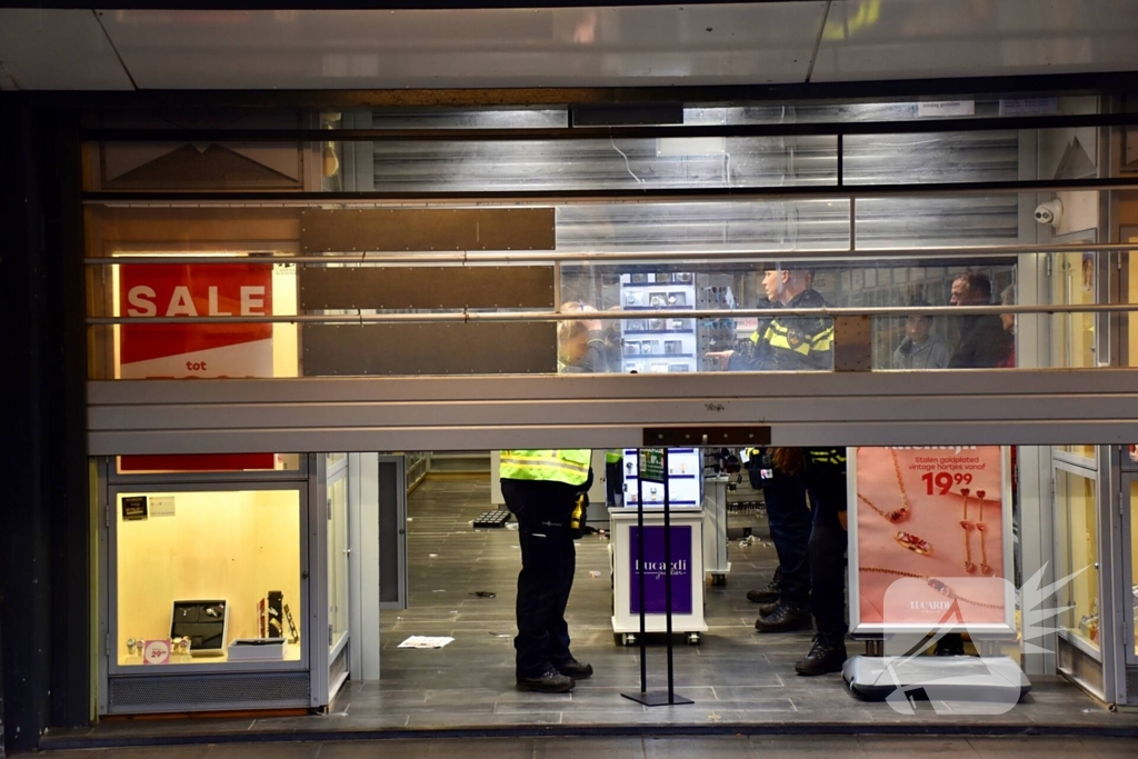 Verdachten gevlucht na overval op juwelier