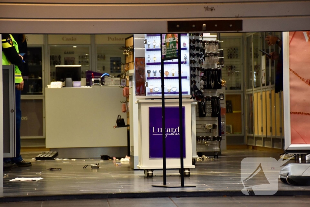 Verdachten gevlucht na overval op juwelier