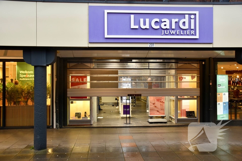 Verdachten gevlucht na overval op juwelier