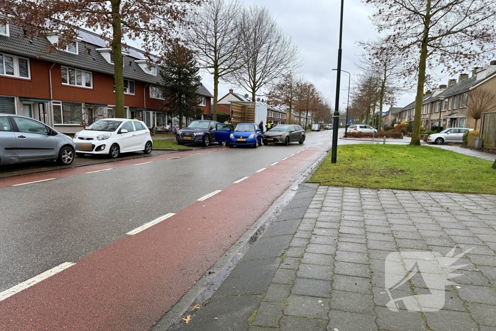 Twee voertuigen botsen op elkaar