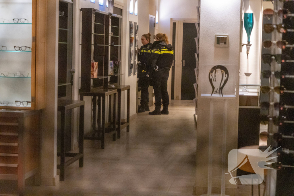 Politie doet onderzoek naar overval op brillenwinkel