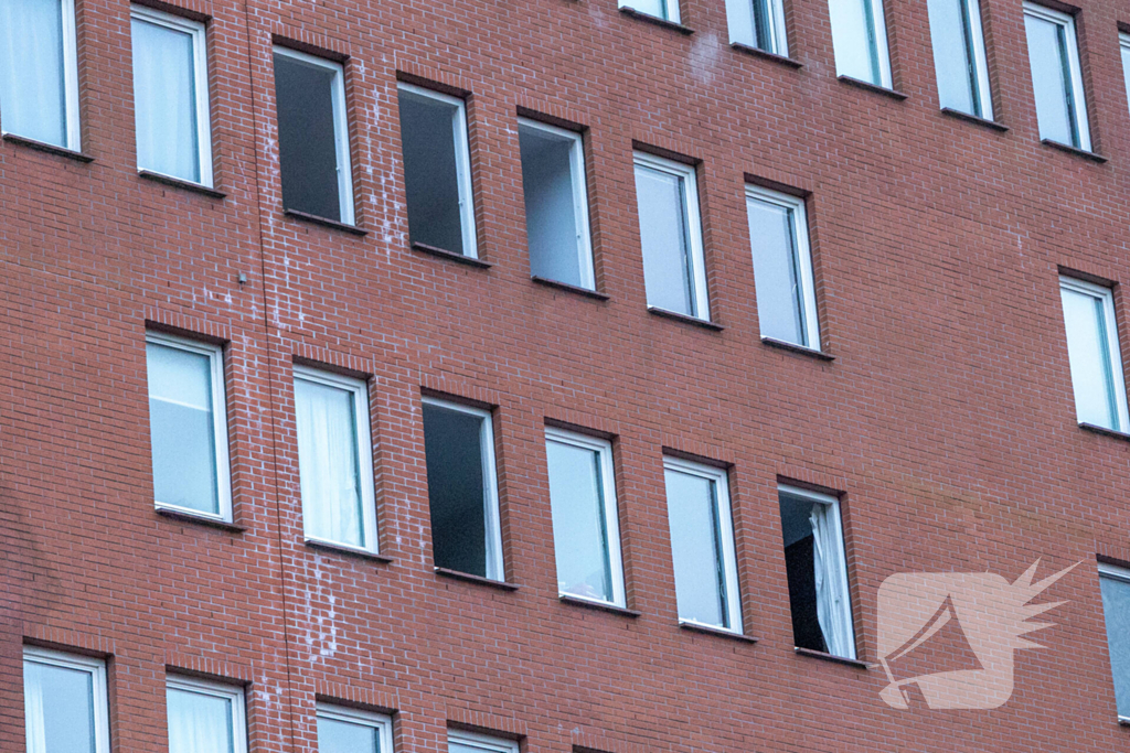 Meerdere woningen ontruimd bij grote brand