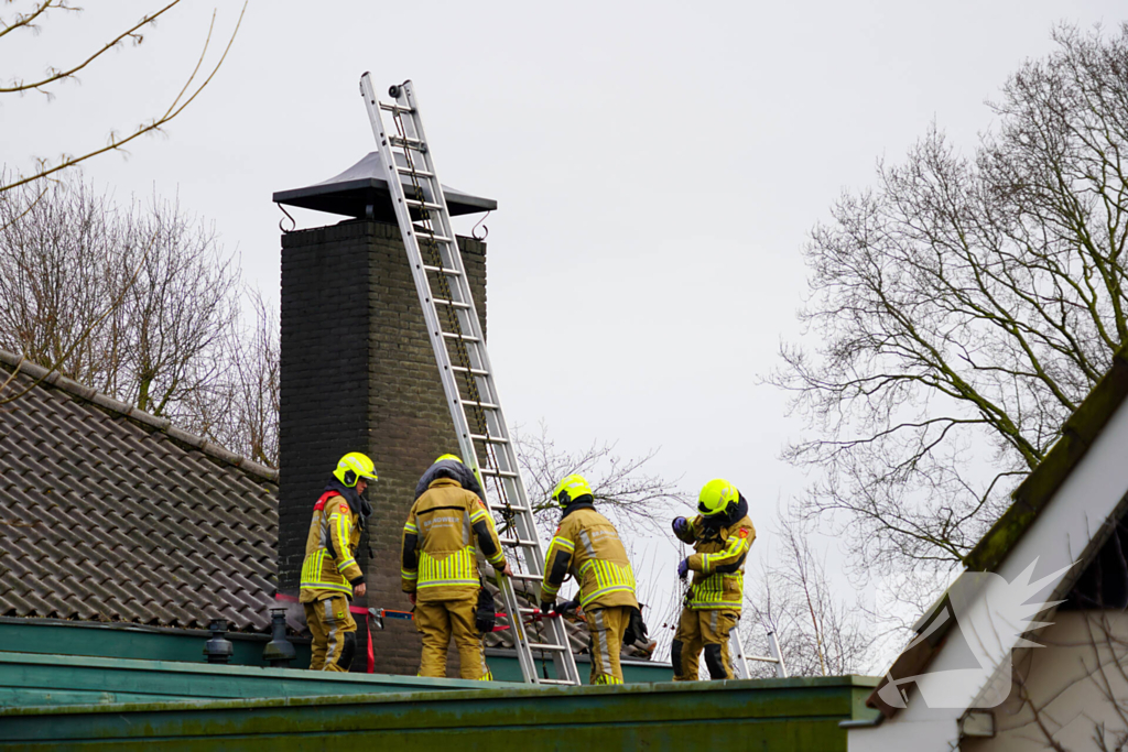 Brand in schoorsteen van fotowinkel