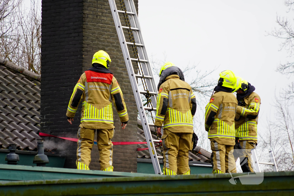 Brand in schoorsteen van fotowinkel