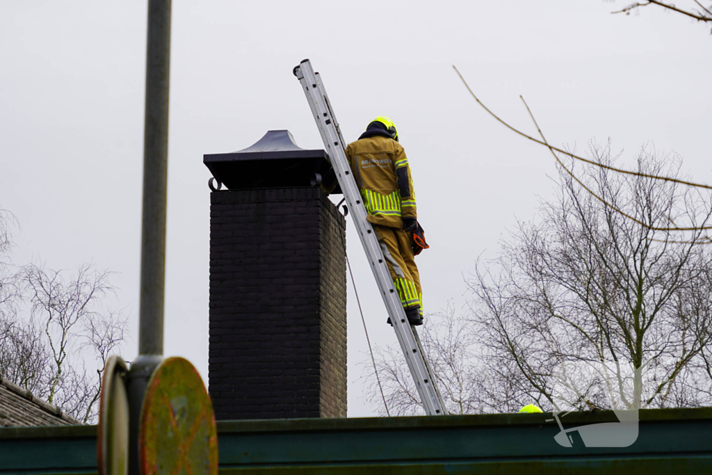 Brand in schoorsteen van fotowinkel