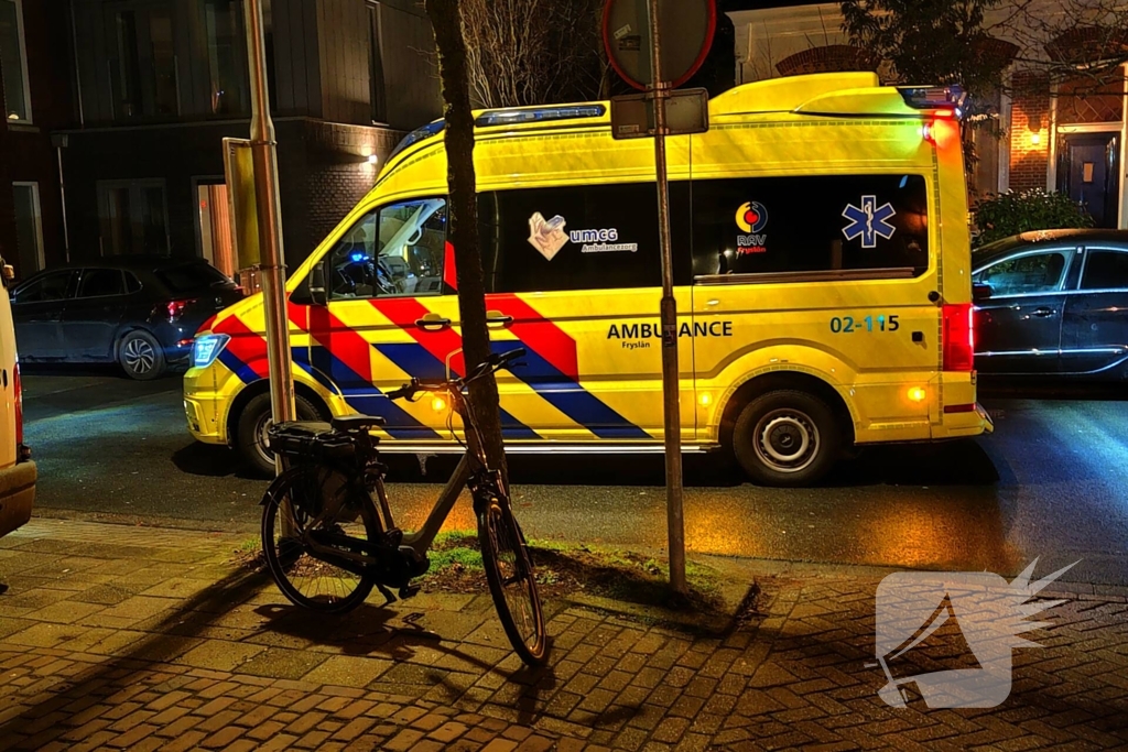 Fietser botst tegen stoeprand
