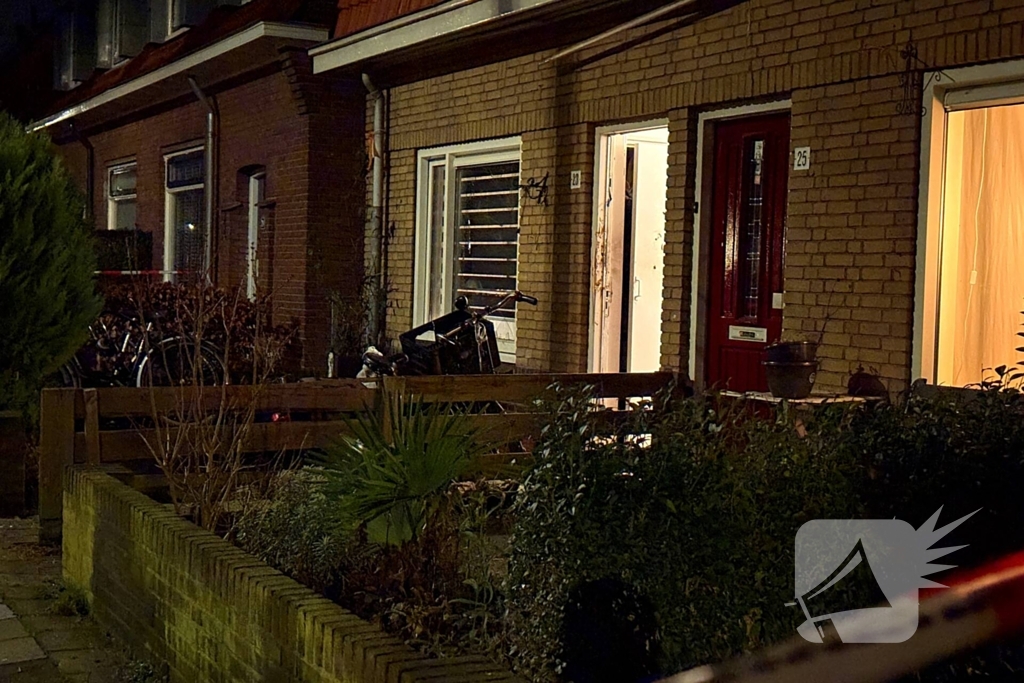 Explosie bij voordeur van woning