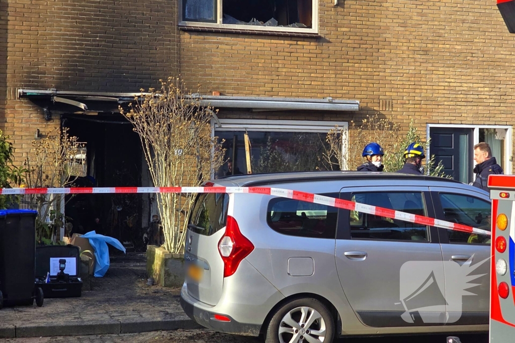 Brandweer assisteert bij forensisch onderzoek naar grote brand