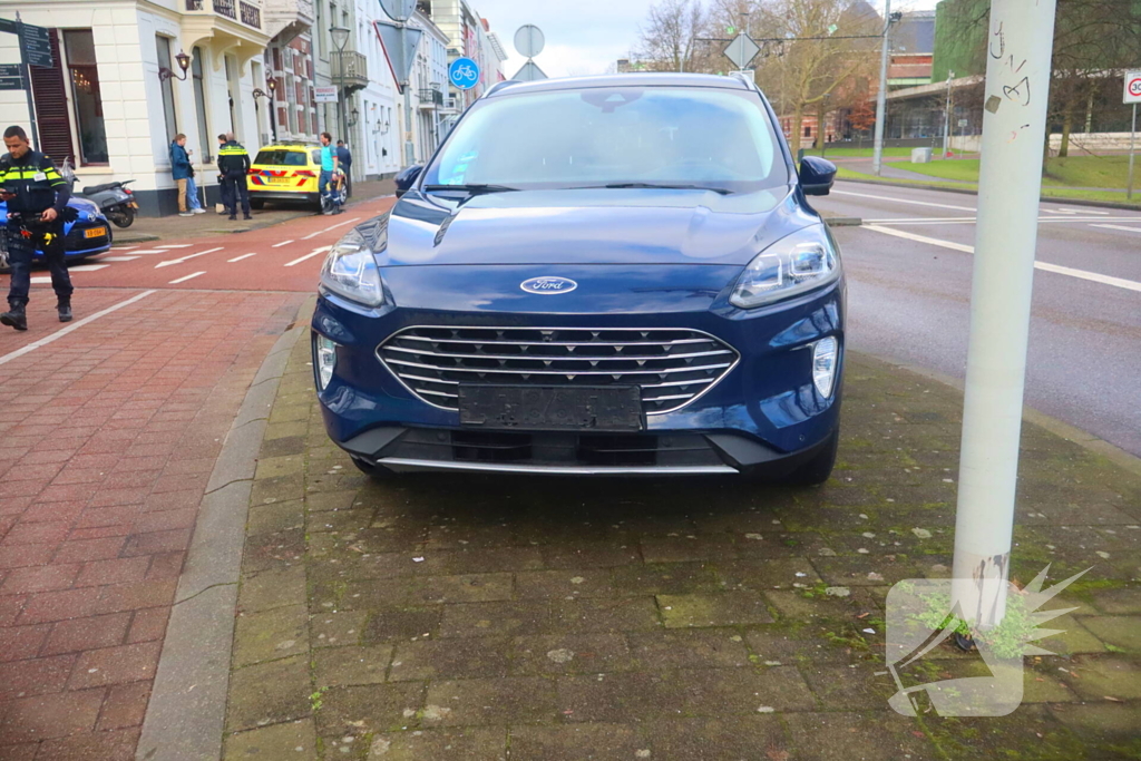 Scooterrijder geschept door automobilist