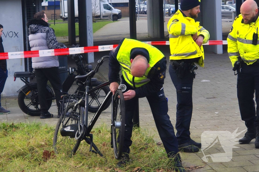 Fietser zwaargewond bij aanrijding met personenauto
