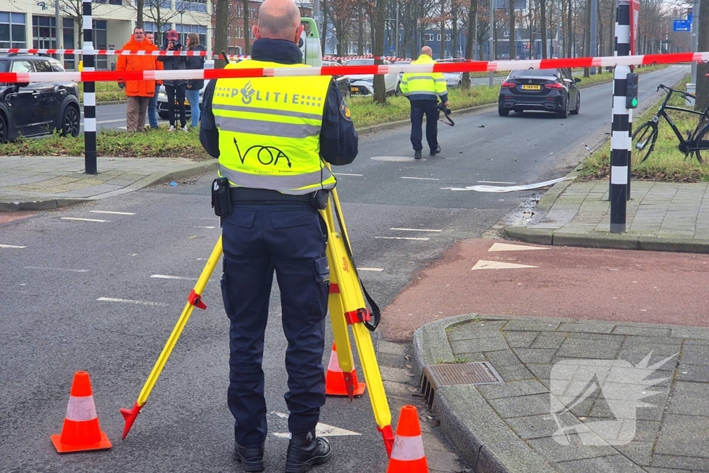 Fietser zwaargewond bij aanrijding met personenauto