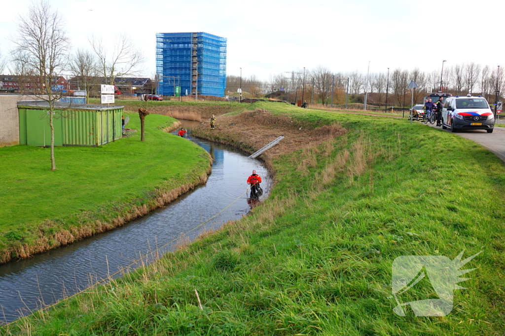 Groot alarm vanwege kinderfiets langs waterkant