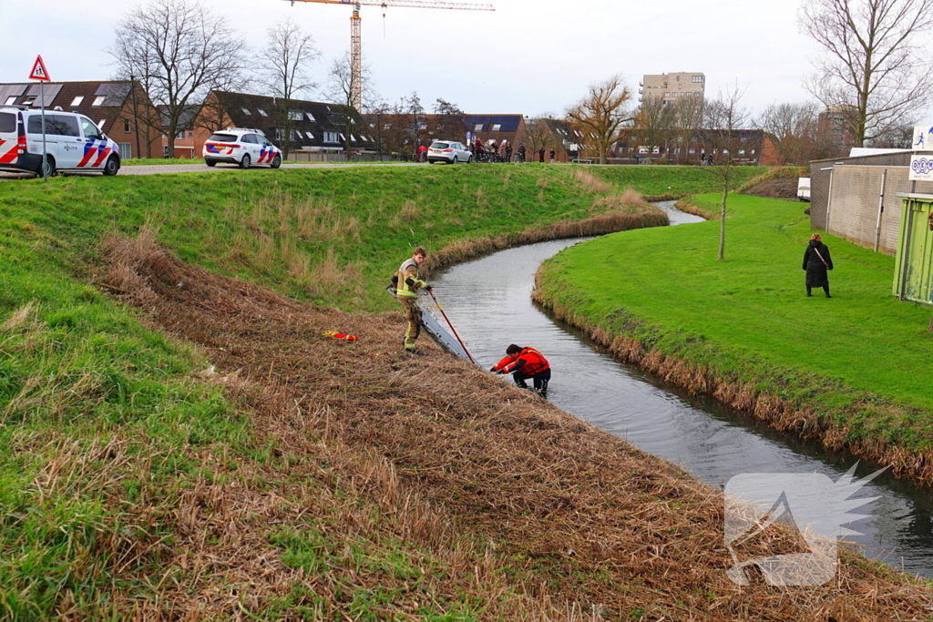 Groot alarm vanwege kinderfiets langs waterkant