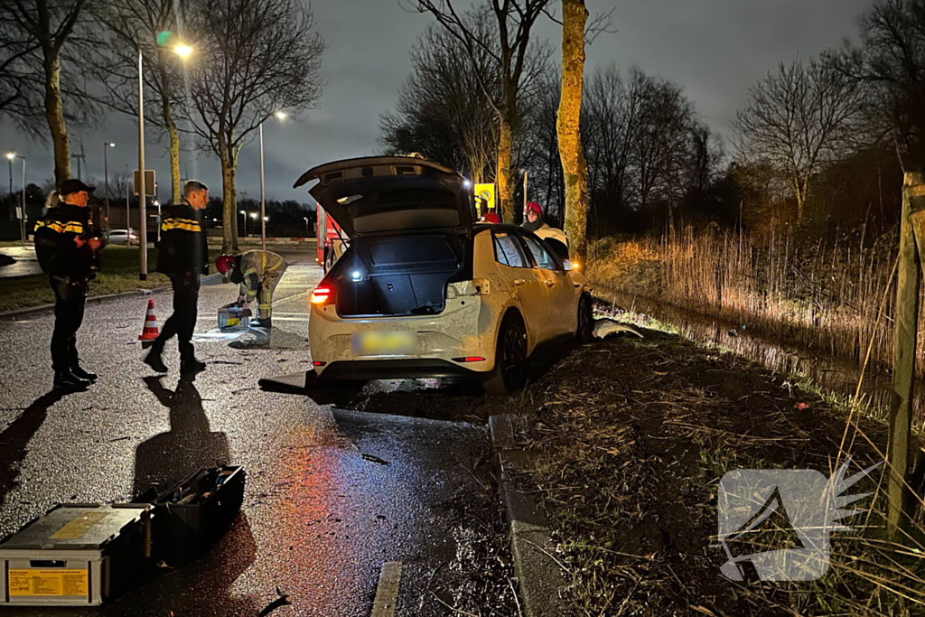 Persoon zwaargewond bij eenzijdige botsing