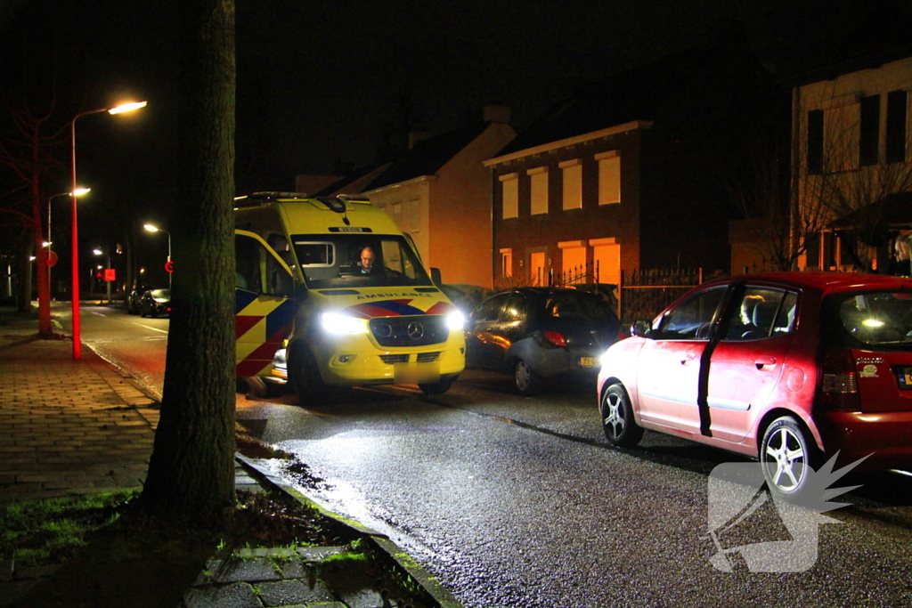 Vrouw gewond bij botsing