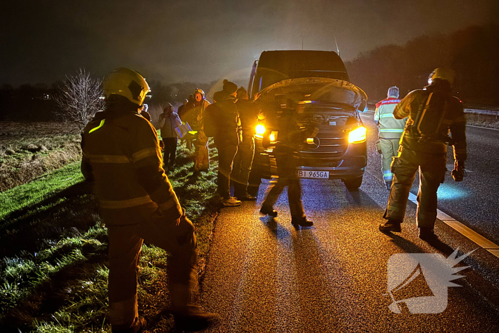 Bestuurder blust beginnende brand in bestelbus