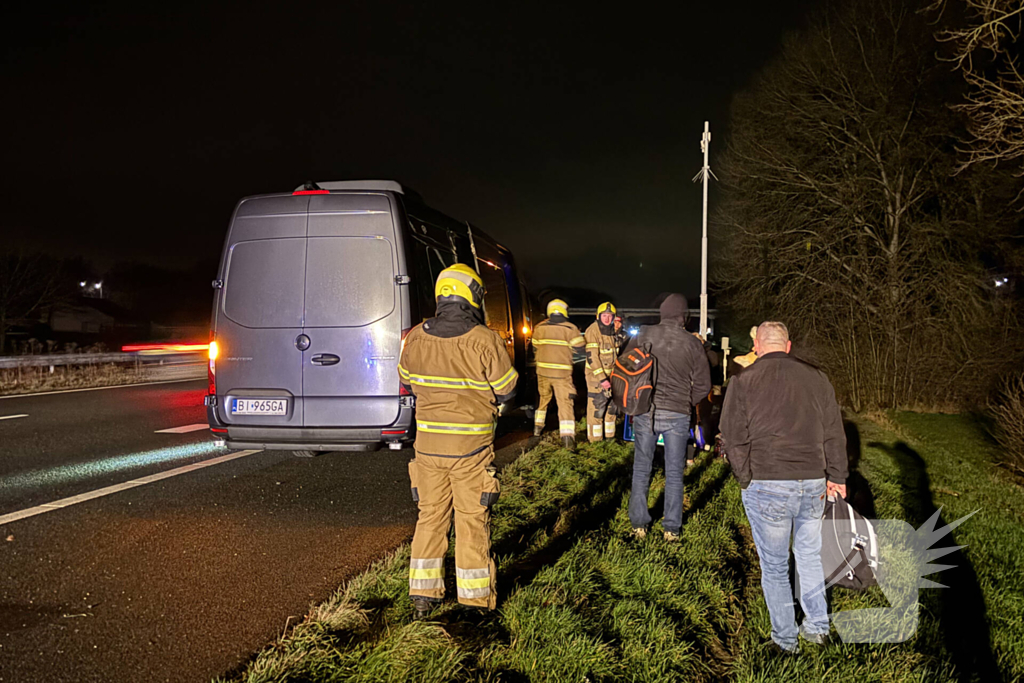 Bestuurder blust beginnende brand in bestelbus